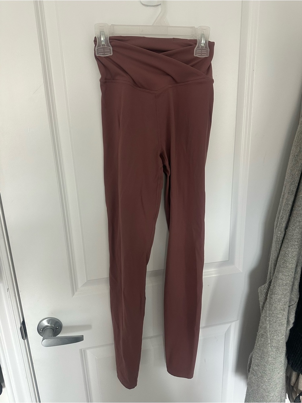 High-Rise Cross-Waist Leggings in Dusty Mauve
